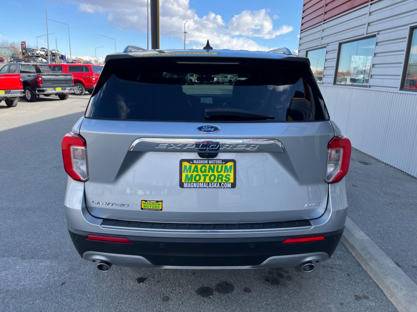 2022 Silver /Black Ford Explorer (1FMSK8FH4NG) , located at 1960 Industrial Drive, Wasilla, 99654, (907) 274-2277, 61.573475, -149.400146 - Photo#3